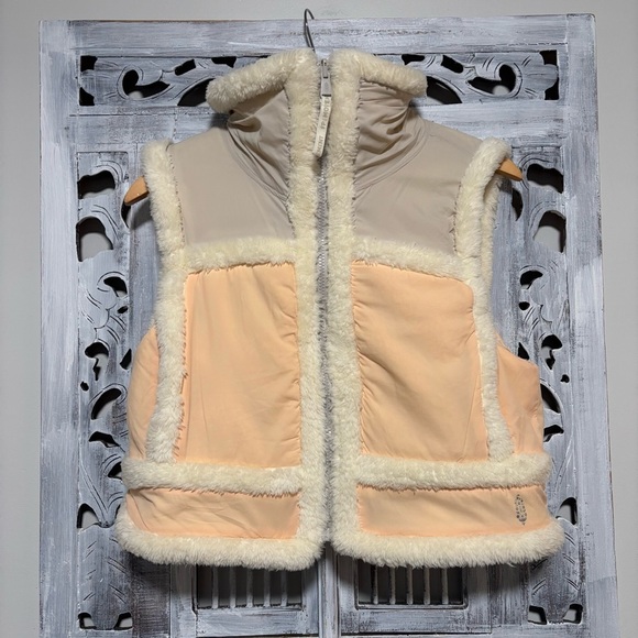 Free People Slope Seeker Ivory Faux Fur Sherpa Reversible Vest NWT - Picture 5 of 14
